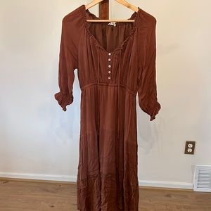 Cute brown dress.